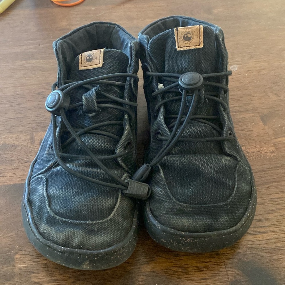 Muki shoes big kid EU 32- organic cotton and natural dyes